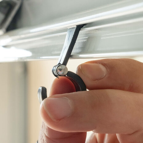 Haakjes voor de peesrail van Thule en Dometic luifels